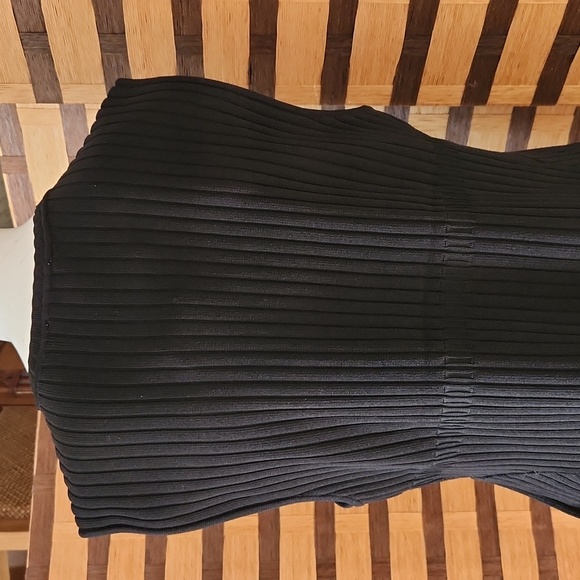 NWT! CeCe flare stretch tank - Picture 4 of 9